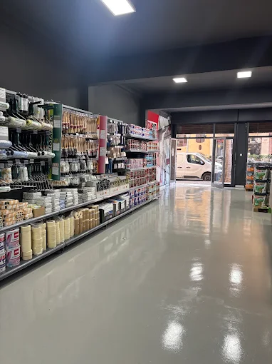 Materiales y pinturas en Servicat Pintura Tienda en Barcelona Sagrada Familia 2